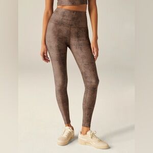 Beyond Yoga Caught In The Midi Legging Neutral Snakeskin Size L